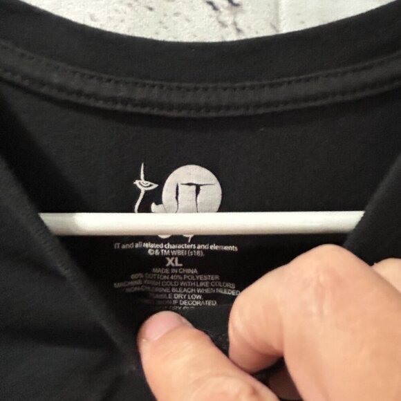 Men’s Warner Brother’s “It” Pennywise long sleeved tee Size XL - Picture 3 of 3